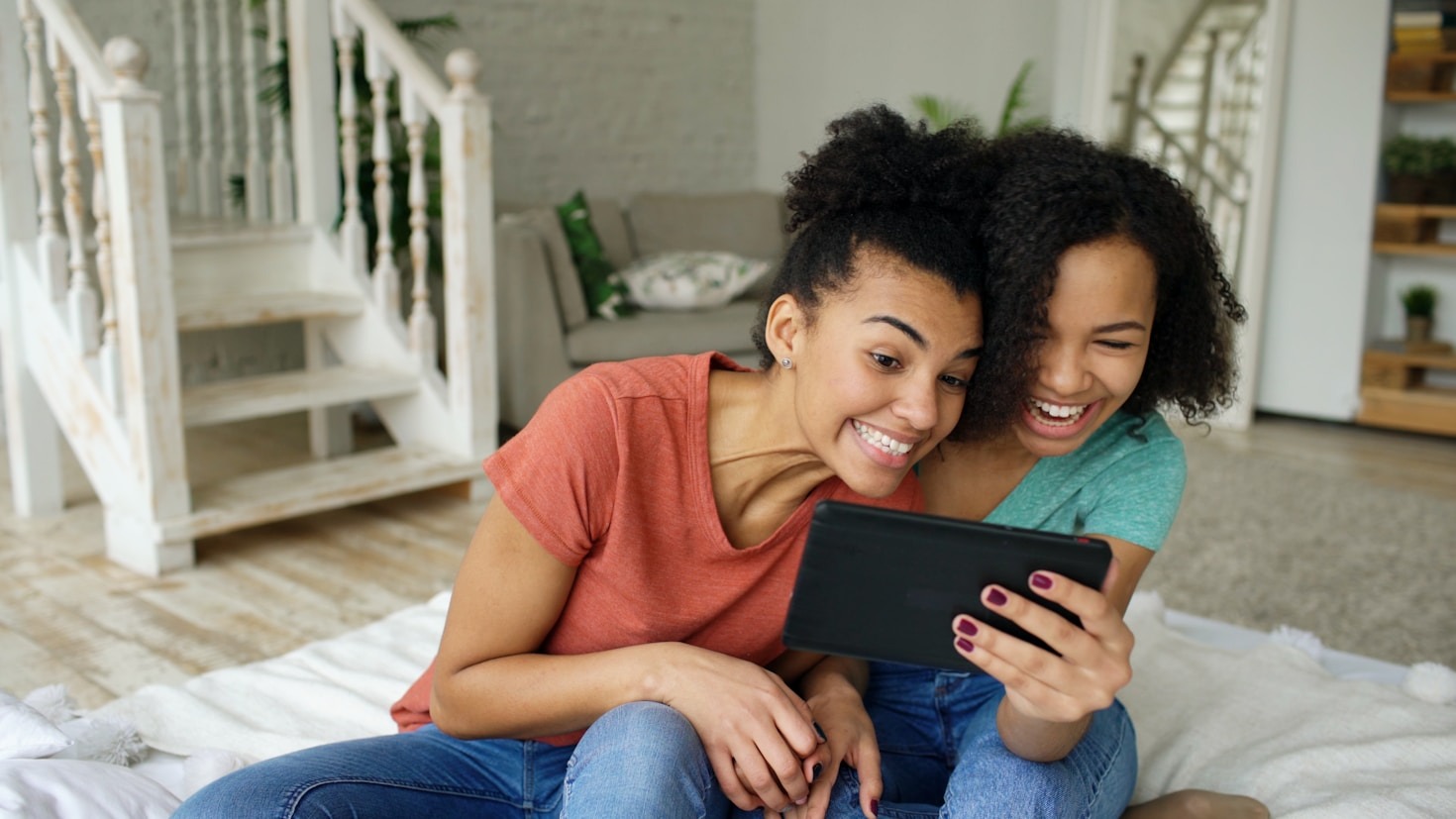 How Modern Algorithms Shape Digital Emotional Connections